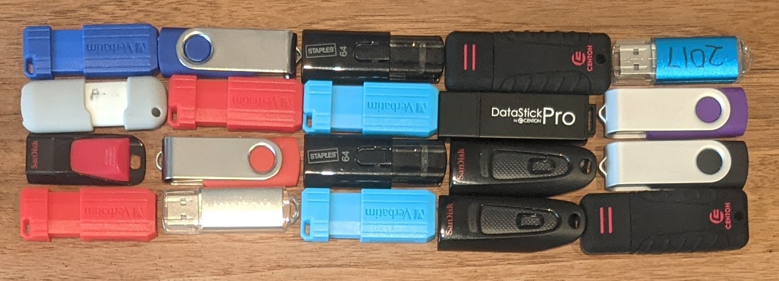A 4×5 grid of neatly arranged USB thumbdrives
